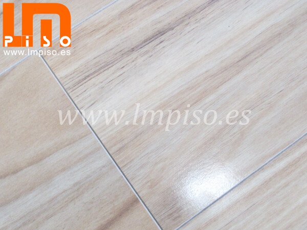 Tarimas flotantes laminados brillante color claro con  bisela